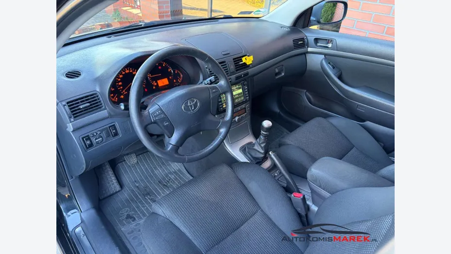 TOYOTA Avensis -