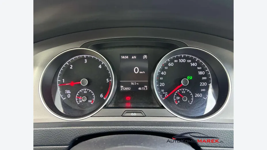 VOLKSWAGEN Golf -