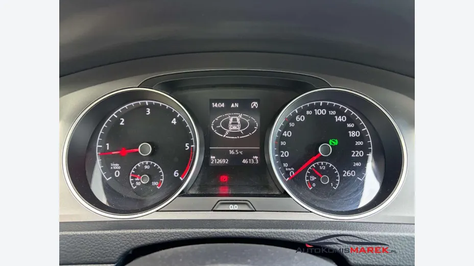 VOLKSWAGEN Golf -