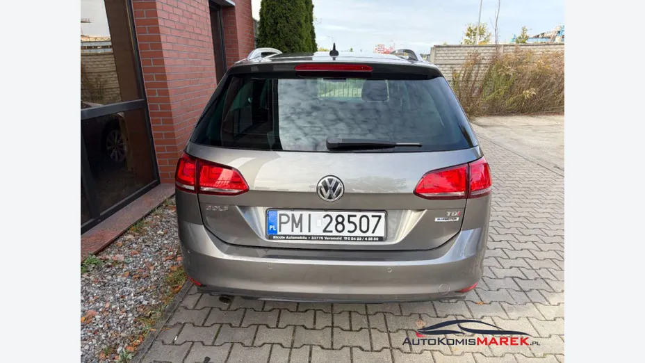 VOLKSWAGEN Golf -