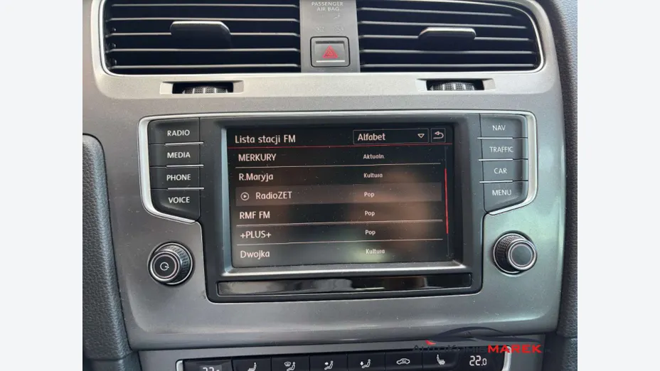 VOLKSWAGEN Golf -