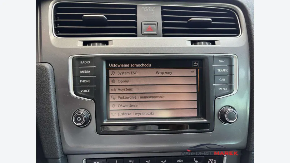 VOLKSWAGEN Golf -