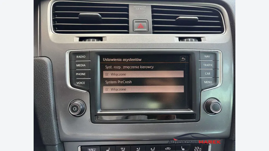 VOLKSWAGEN Golf -