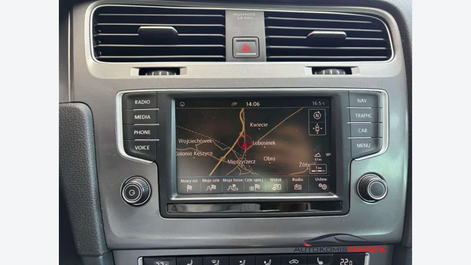 VOLKSWAGEN Golf -