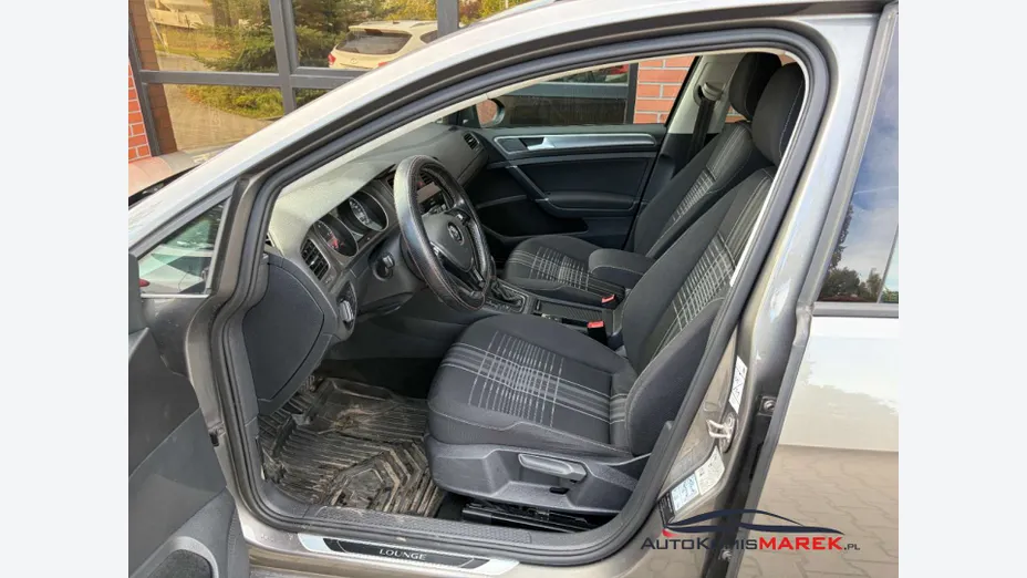 VOLKSWAGEN Golf -
