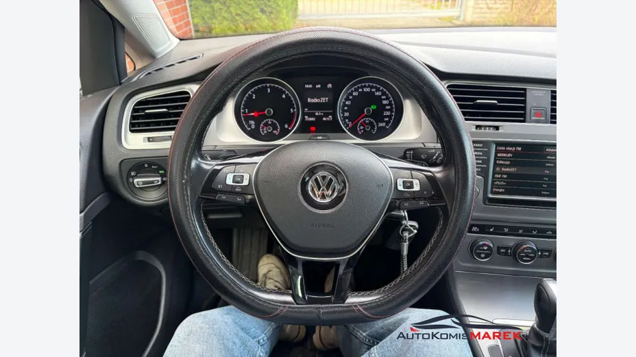 VOLKSWAGEN Golf -