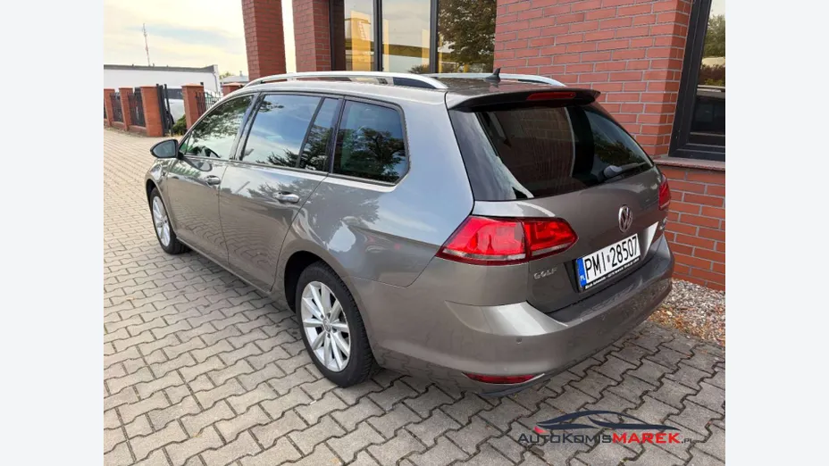 VOLKSWAGEN Golf -