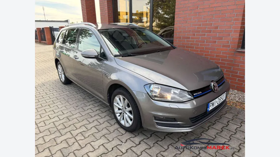 VOLKSWAGEN Golf -