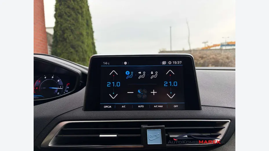 PEUGEOT 5008 -