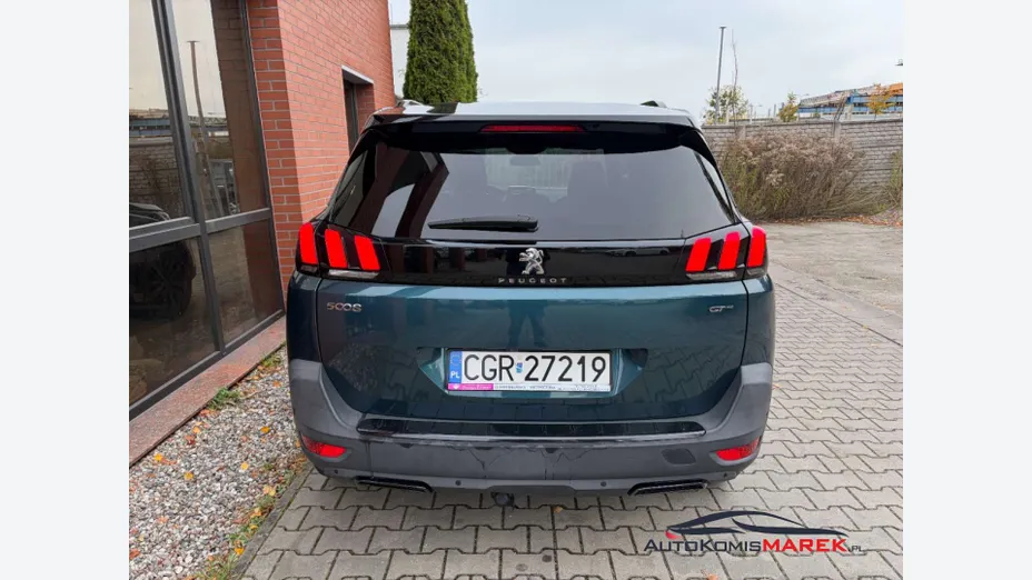 PEUGEOT 5008 -