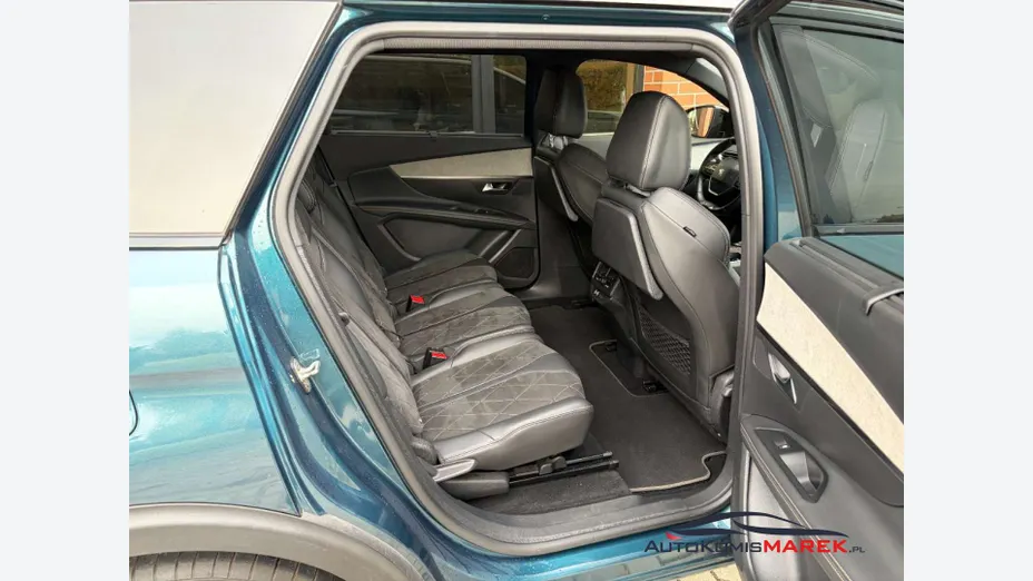 PEUGEOT 5008 -