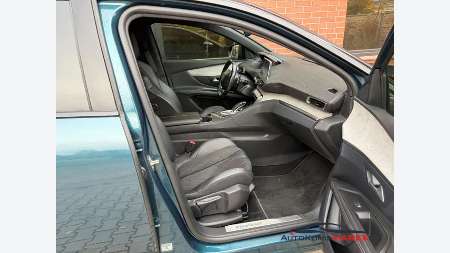PEUGEOT 5008 -