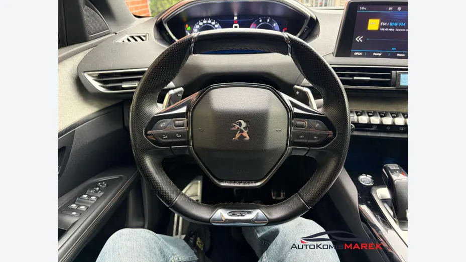 PEUGEOT 5008 -