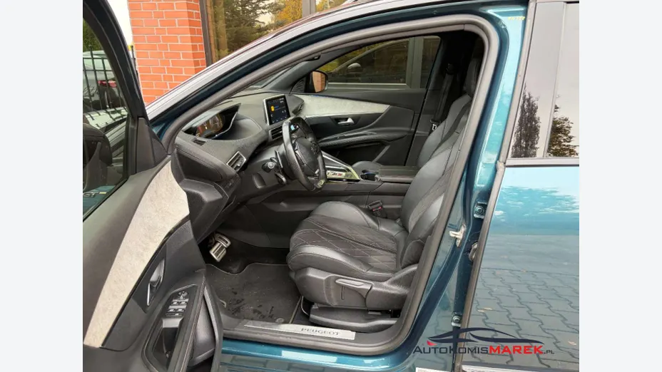 PEUGEOT 5008 -