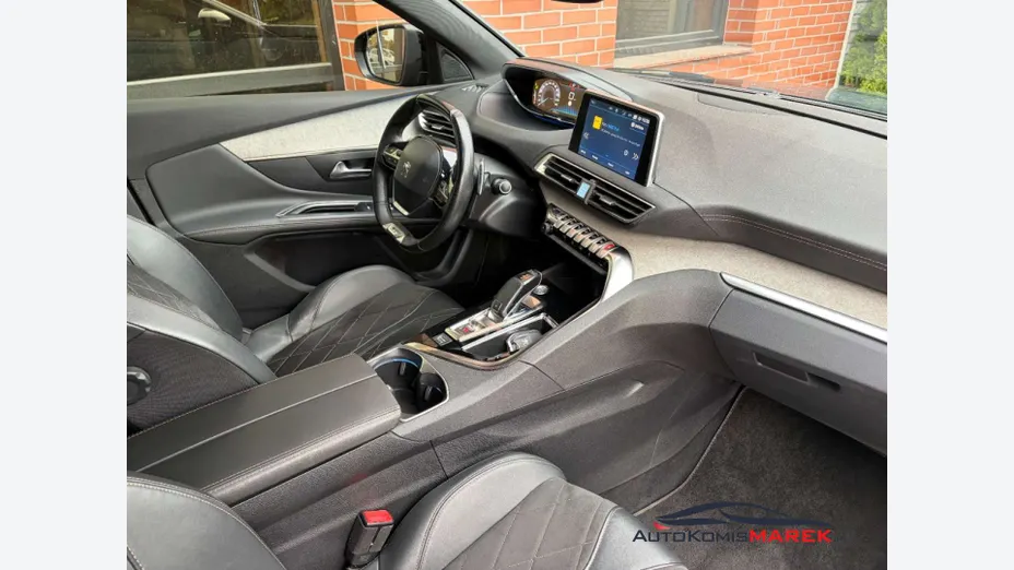 PEUGEOT 5008 -