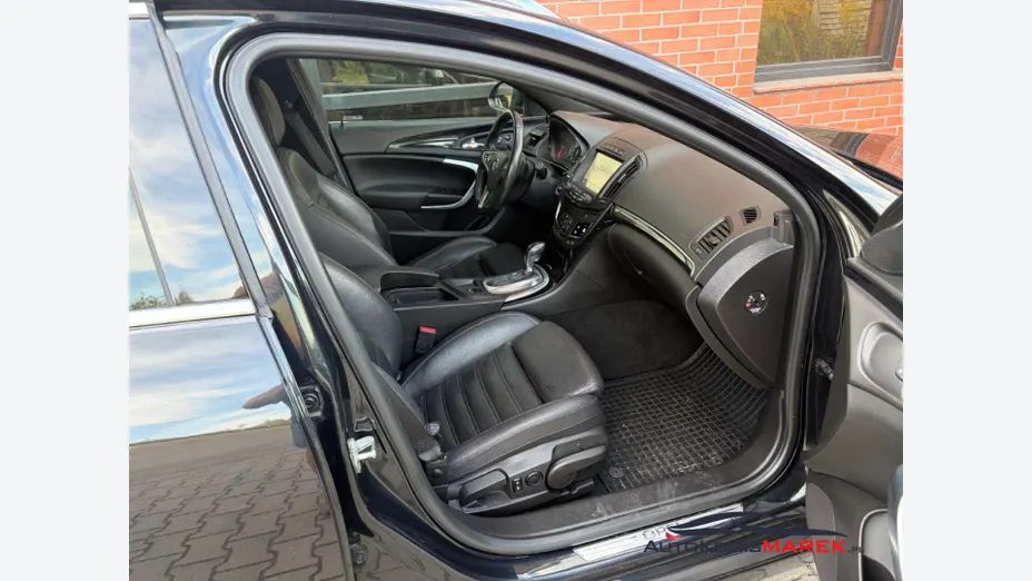 OPEL Insignia -