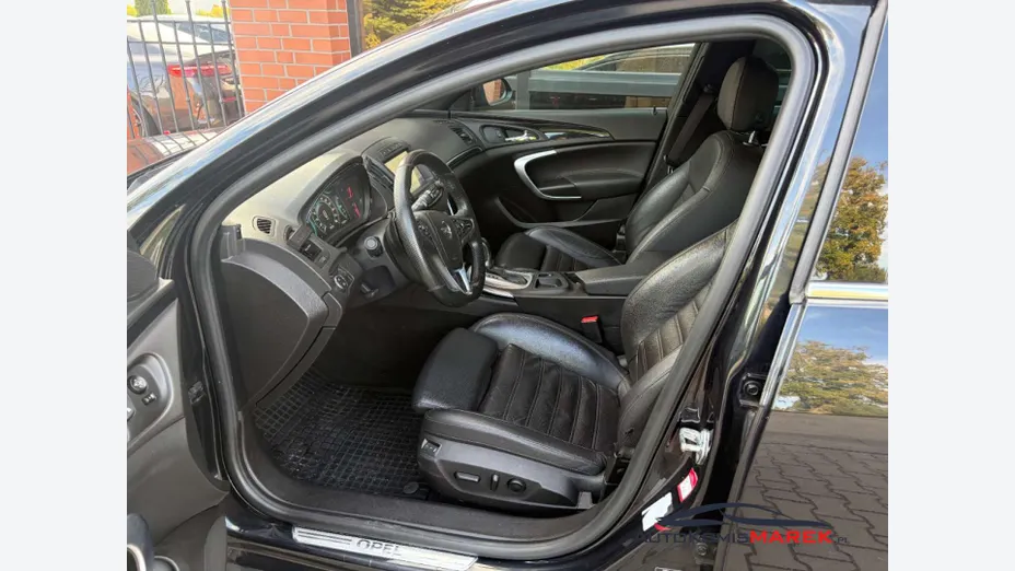 OPEL Insignia -