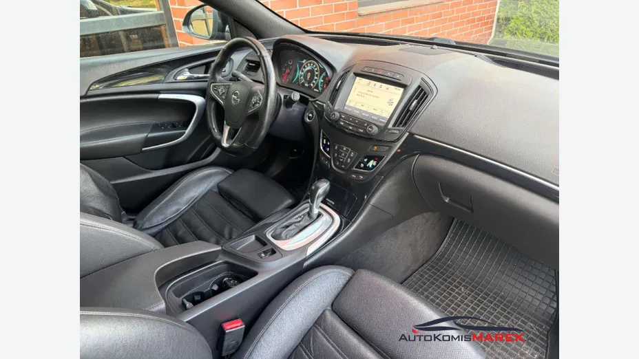 OPEL Insignia -