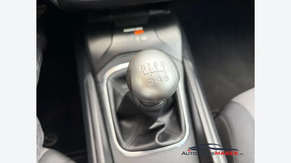 TOYOTA Avensis -