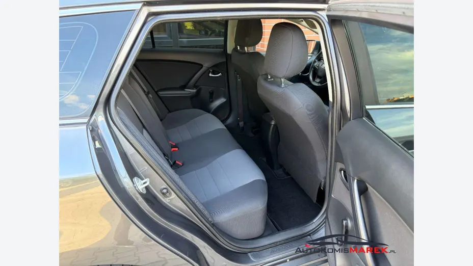 TOYOTA Avensis -