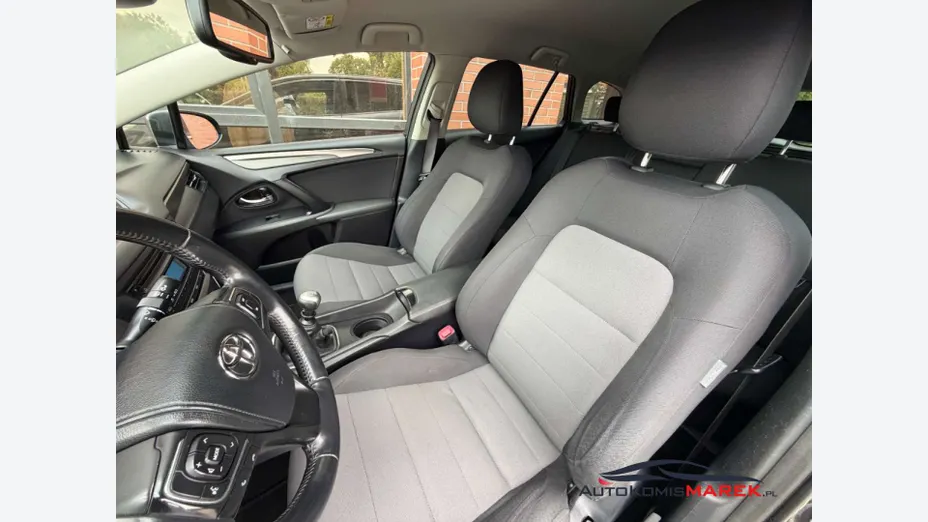 TOYOTA Avensis -