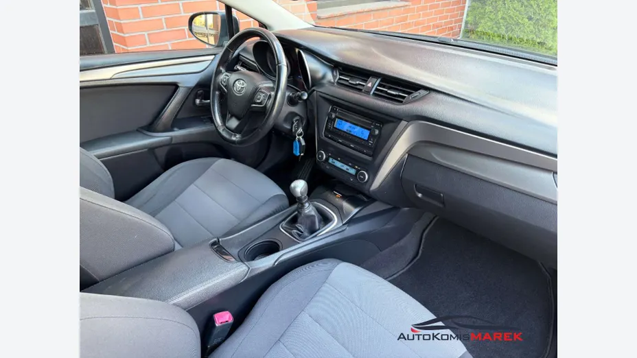 TOYOTA Avensis -