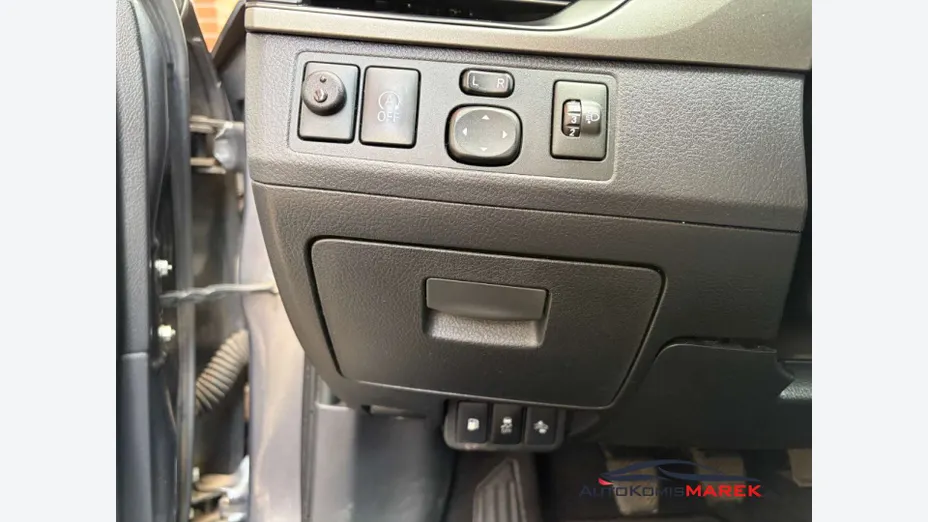 TOYOTA Avensis -