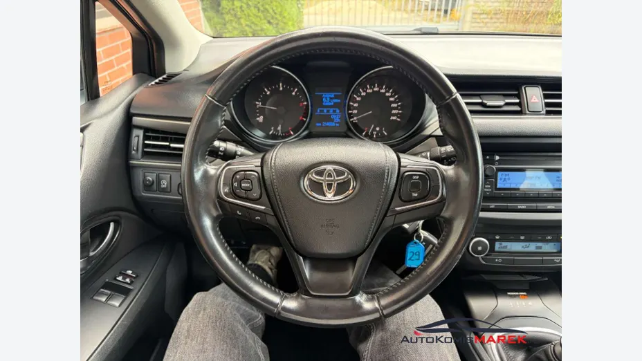 TOYOTA Avensis -
