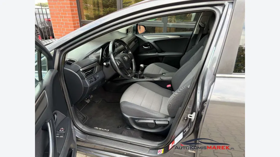 TOYOTA Avensis -