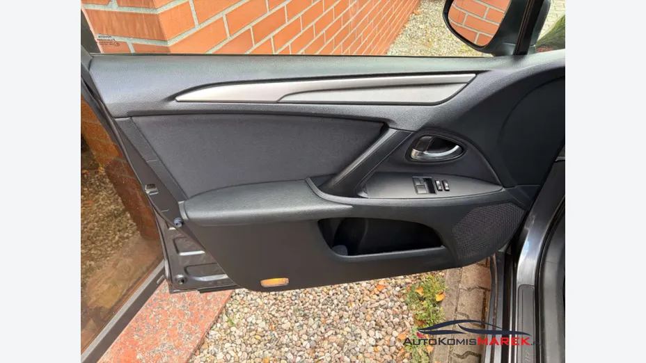TOYOTA Avensis -