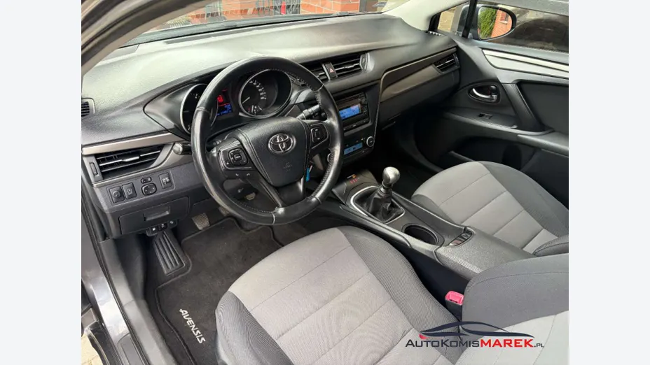 TOYOTA Avensis -
