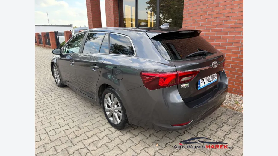 TOYOTA Avensis -