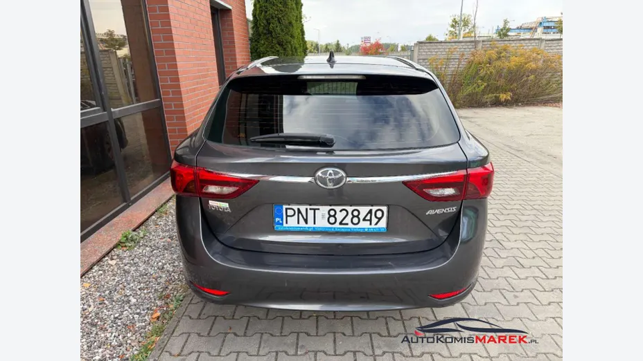 TOYOTA Avensis -
