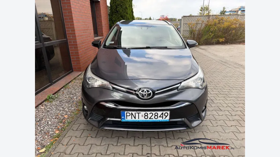 TOYOTA Avensis -