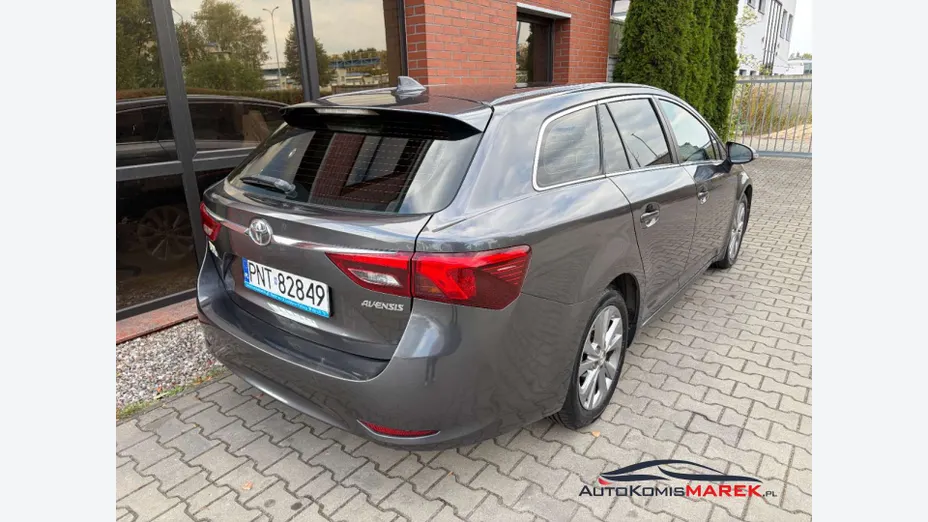 TOYOTA Avensis -