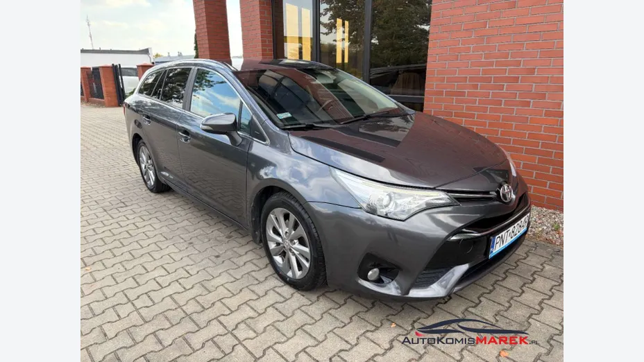 TOYOTA Avensis -