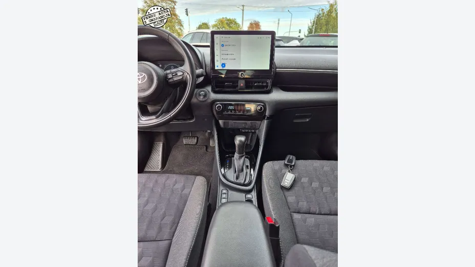 TOYOTA Yaris -