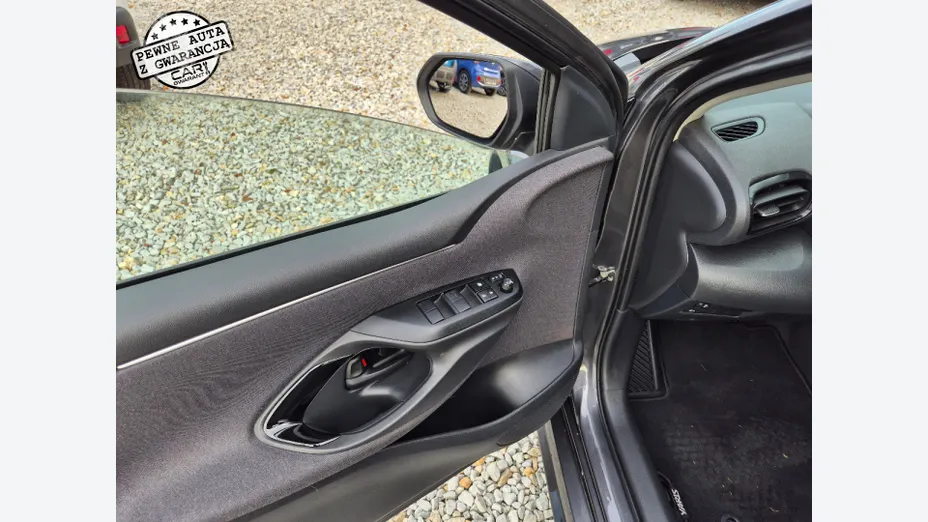 TOYOTA Yaris -