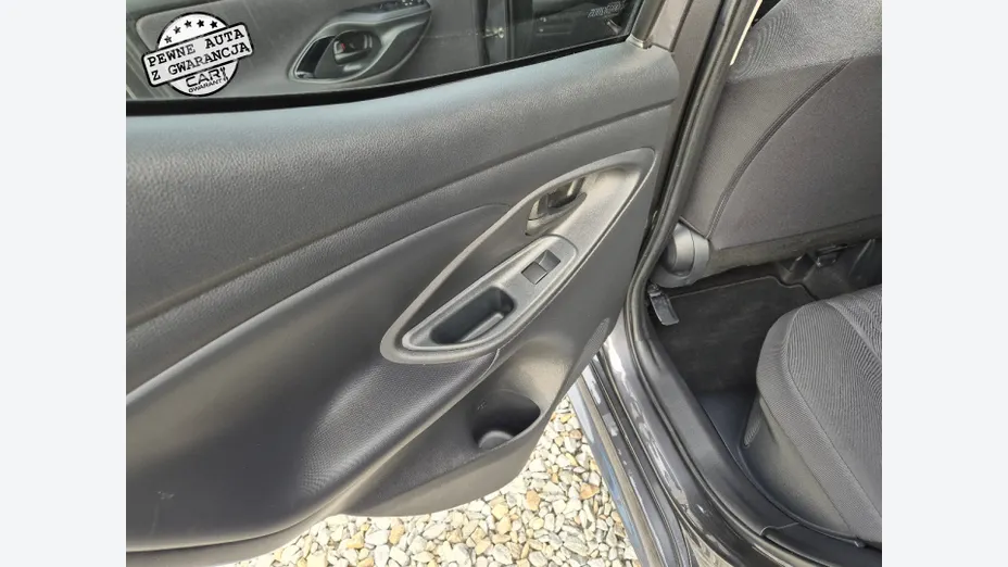 TOYOTA Yaris -