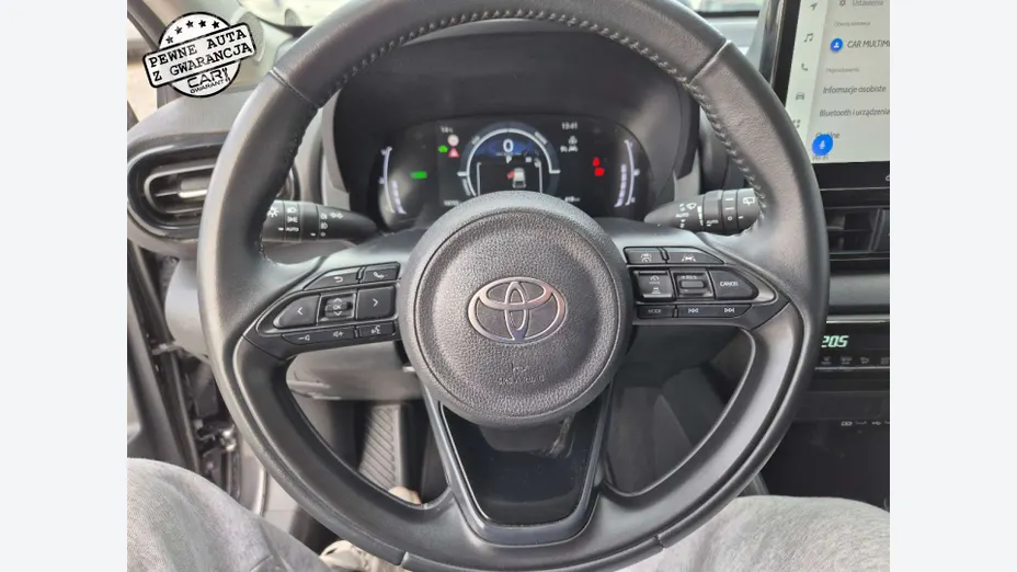 TOYOTA Yaris -
