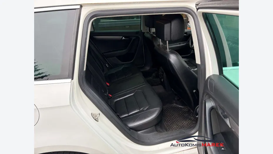 VOLKSWAGEN Passat -