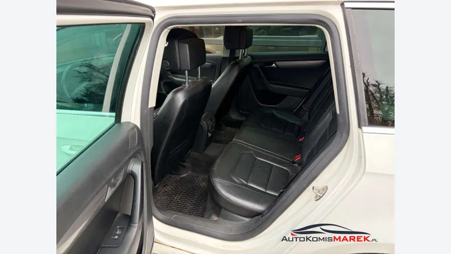 VOLKSWAGEN Passat -