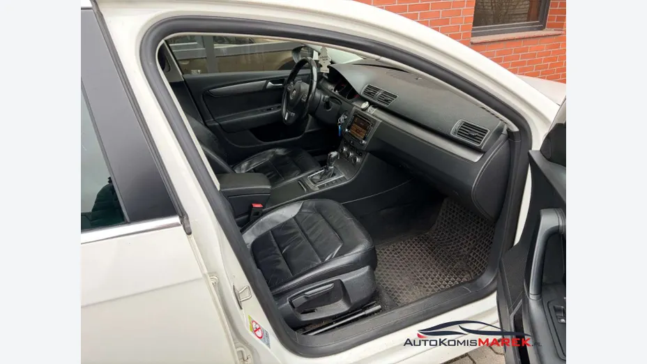 VOLKSWAGEN Passat -