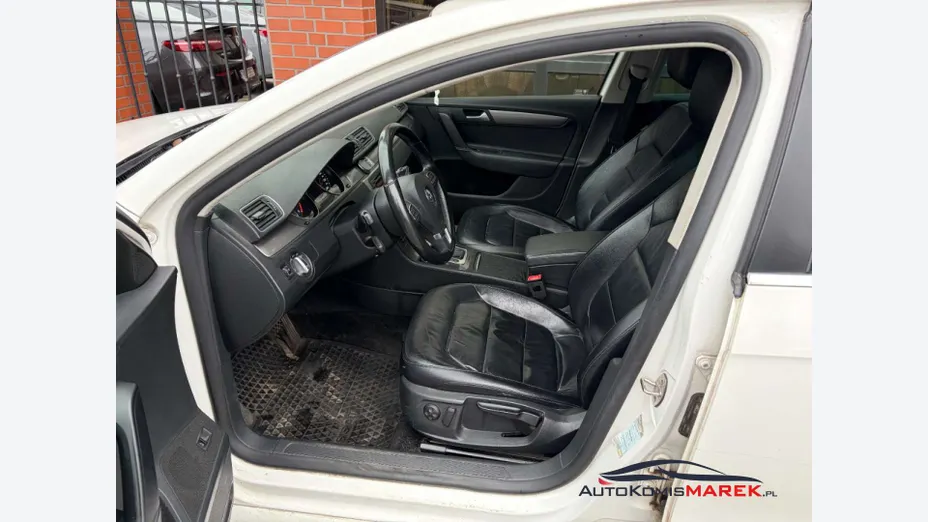 VOLKSWAGEN Passat -