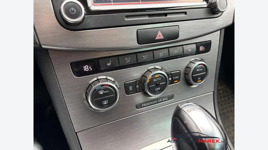 VOLKSWAGEN Passat -