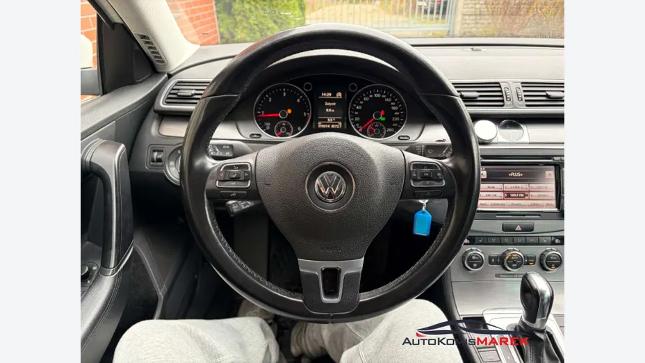 VOLKSWAGEN Passat -