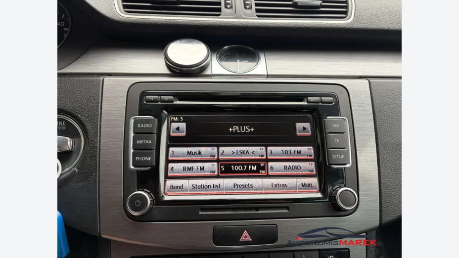VOLKSWAGEN Passat -