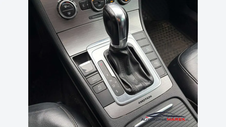 VOLKSWAGEN Passat -
