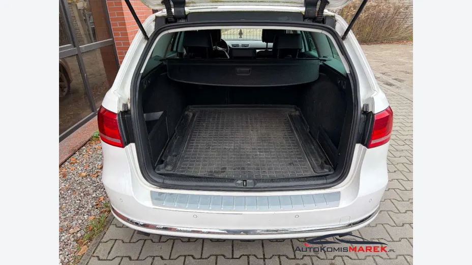 VOLKSWAGEN Passat -