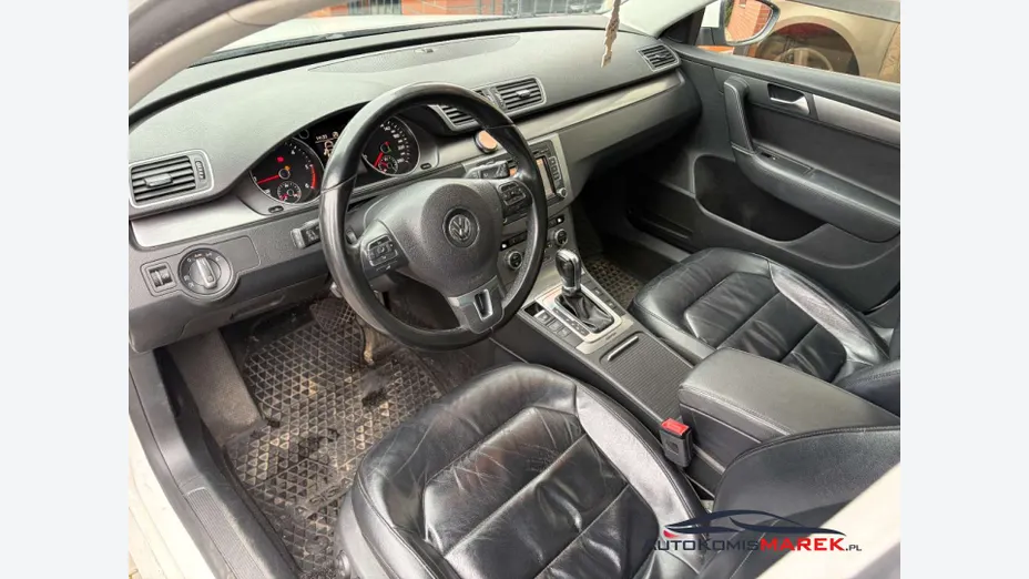 VOLKSWAGEN Passat -